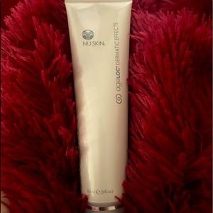 Dramtic effects. Amazing at reducing age lines on the body and cellulite!